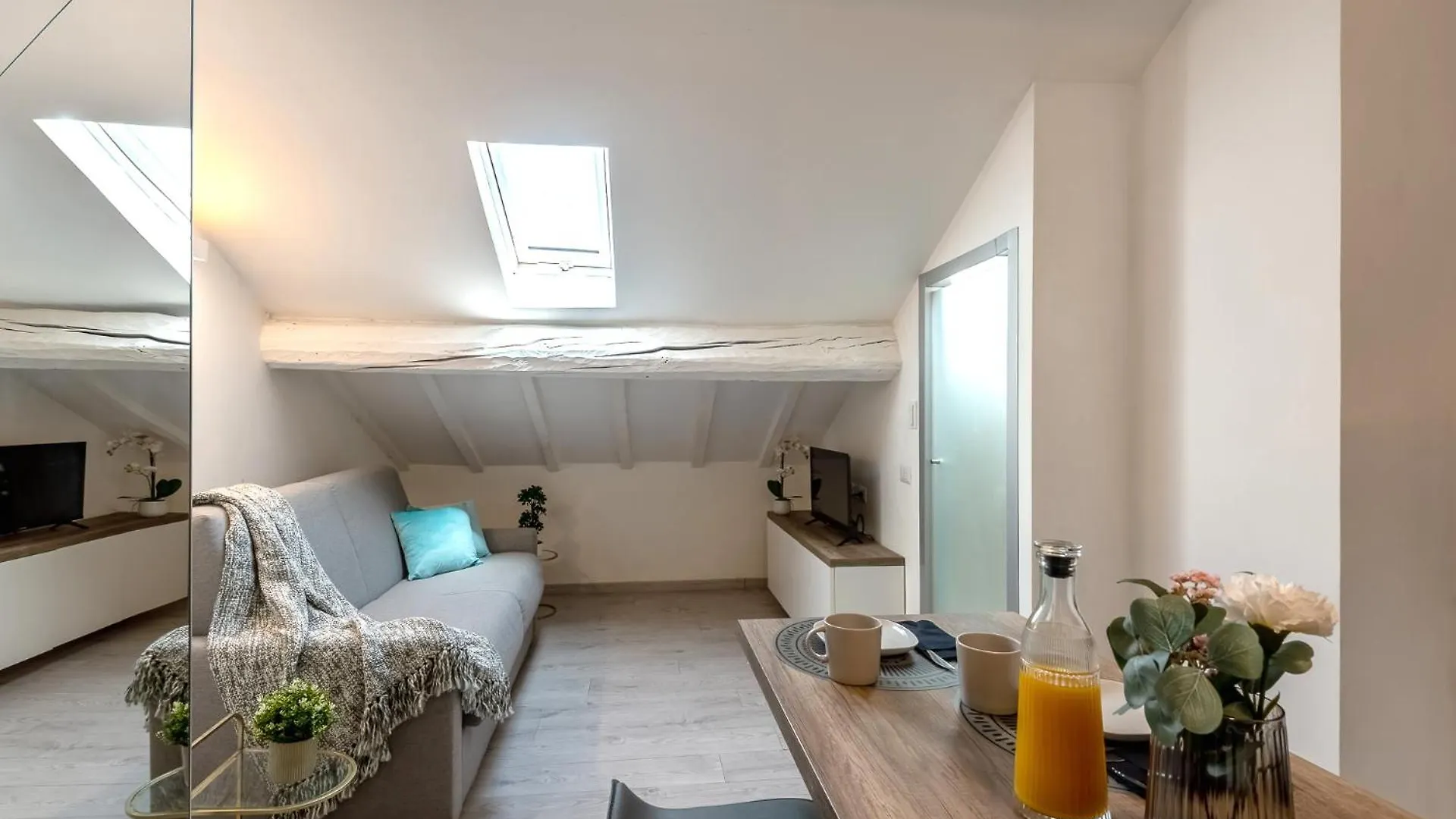 Stayeasy Corso Como 9 - Attic Studio Apartment Mailand Italien