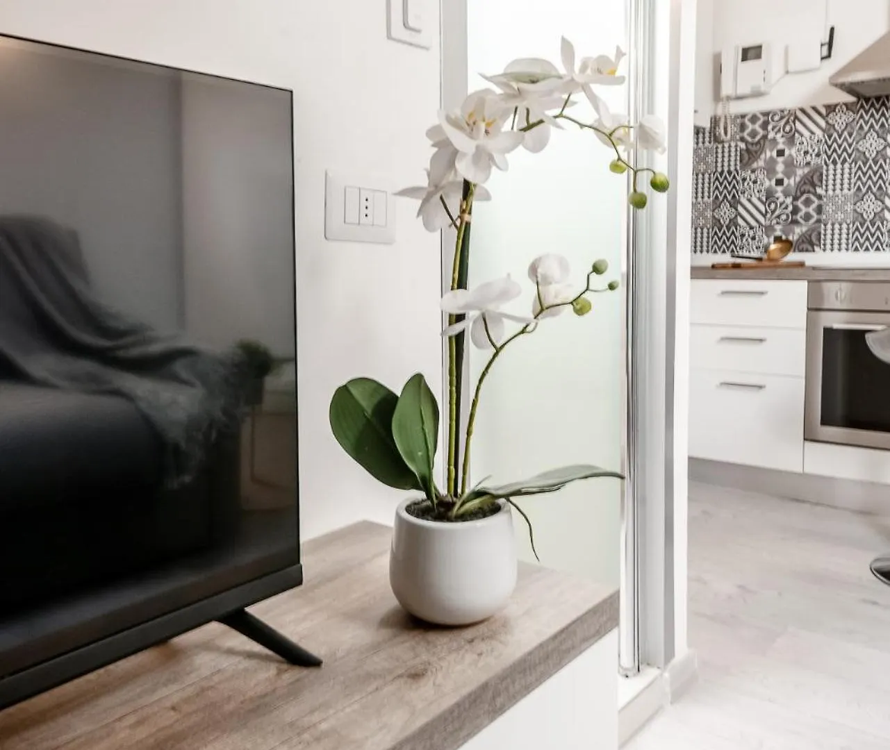 Stayeasy Corso Como 9 - Attic Studio Apartment Mailand