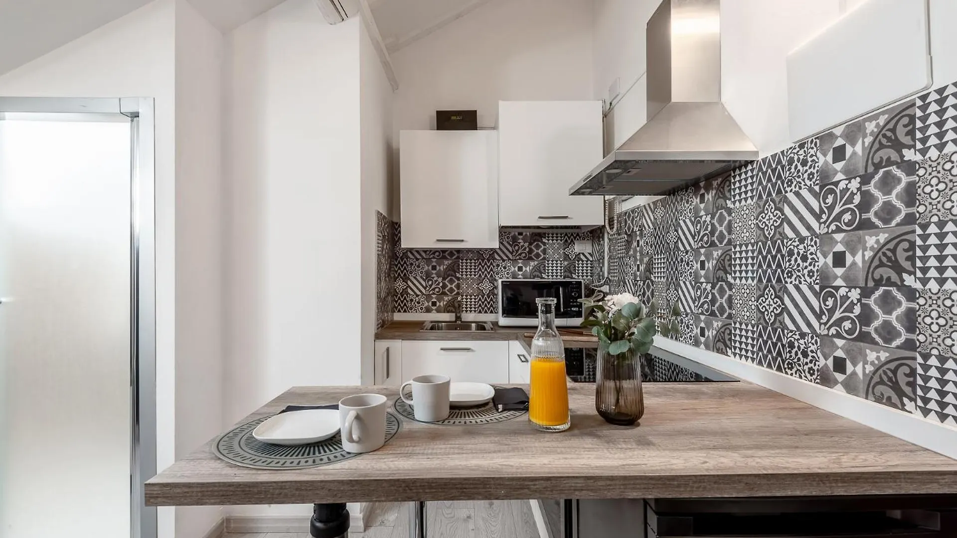 Stayeasy Corso Como 9 - Attic Studio Apartment Mailand Italien