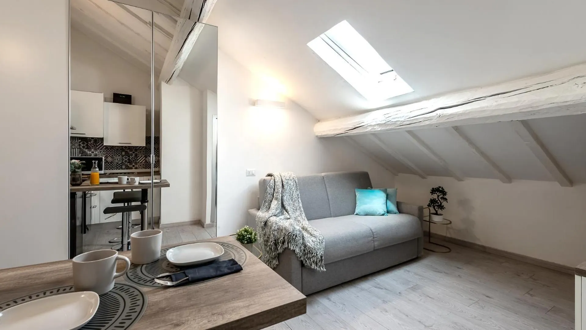 Stayeasy Corso Como 9 - Attic Studio Apartment contacts